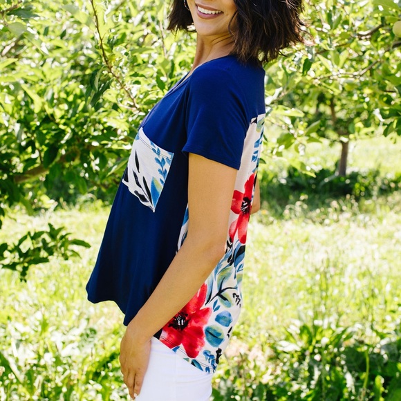 Pocket Full of Posies V-Neck Top - Picture 7 of 10